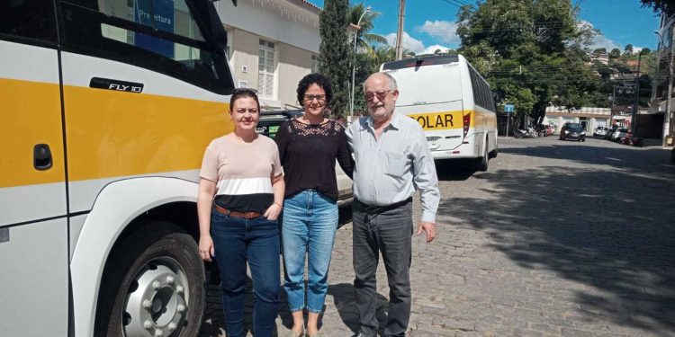 Alfredo Chaves: Educação adquire dois ônibus para os estudantes da rede municipal