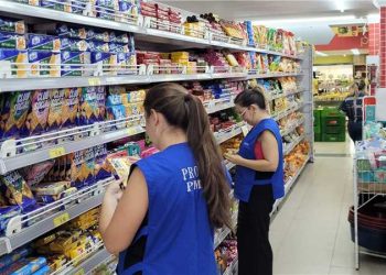 Alfredo Chaves: Procon realiza ação educativa em comércio local