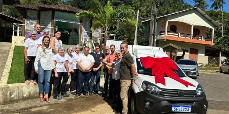 Anchieta: Associação de Alto Joeba ganha veículo para comercialização dos produtos