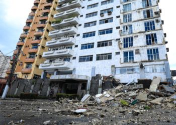 Brasil: Sacadas de prédio residencial desabam em Belém