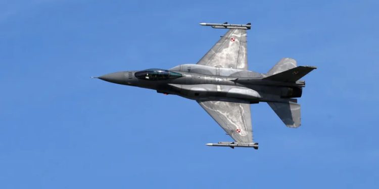 Mundo: Caça americano cai durante treinamento na Coreia do Sul