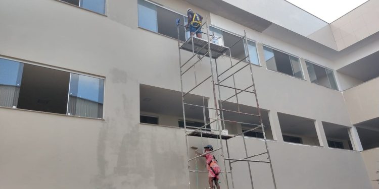Guarapari: Obras nas escolas Presidente Costa e Silva e Village do sol continuam