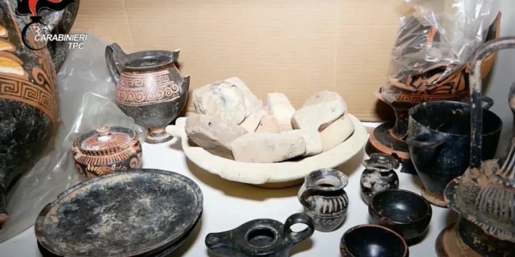 Mundo: Milhares de artefatos históricos roubados são recuperados pela polícia italiana