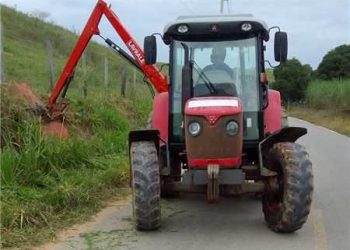 Itapemirim: Distrito de Piabanha recebe maquinário para melhoria nas vias