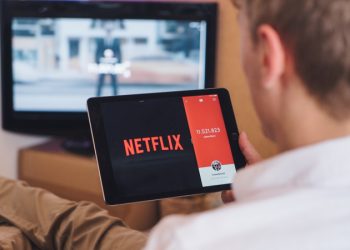 Brasil: Procon-SP notifica Netflix por cobrança extra em compartilhamento de senhas