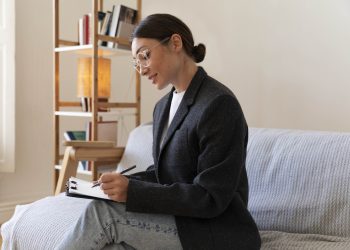 Piúma: Prefeitura abre processo seletivo para Psicólogo e Fonoaudiólogo