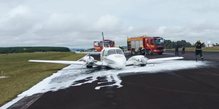 Brasil: Avião do Corpo de Bombeiros faz pouso forçado no interior de Santa Catarina