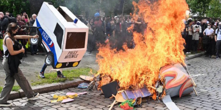 Mundo: Dia do Trabalho é marcado por protestos contra a reforma da Previdência na França
