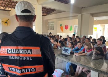 Anchieta: Guarda Municipal realiza ações educativas no trânsito e nas escolas no Maio Amarelo