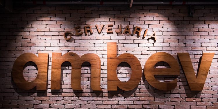 Brasil: Ambev assume compromisso de ajudar na redução do consumo excessivo de álcool