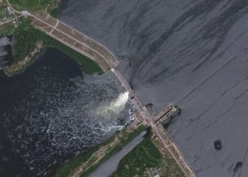 Mundo: Destruição da represa na Crimeia ameaça deixar sem água usina nuclear e população
