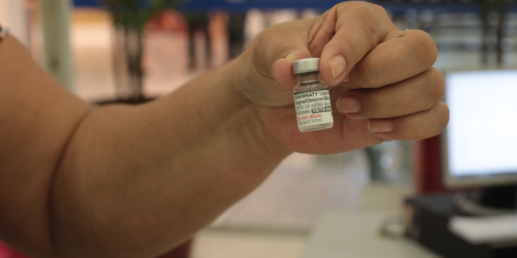 Cariacica: Secretaria de Saúde realiza vacinação no Shopping Moxuara durante o feriado de Corpus Christi