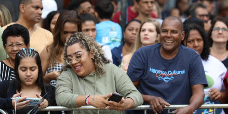 Cariacica 133 anos: população aprova desfile cívico-militar na Avenida Expedito Garcia