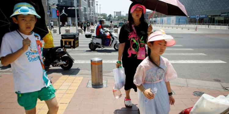 Mundo: Cidades chinesas batem recordes de calor e pressionam rede elétrica