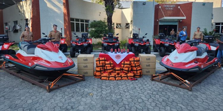 Estado: Governador entrega equipamentos para Corpo de Bombeiros