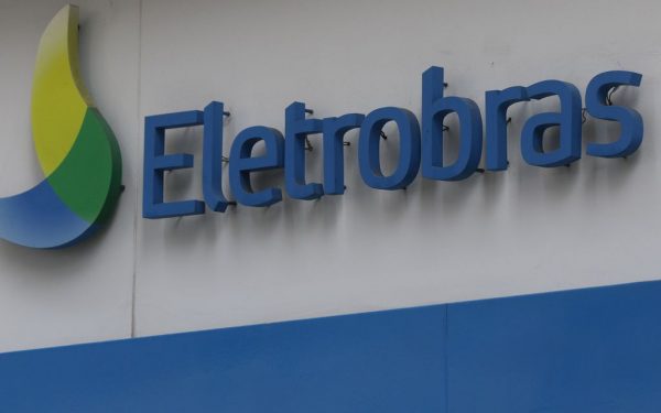 Brasil: Eletrobras contratará mil funcionários em paralelo a plano de demissão
