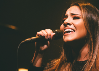 Cariacica 133 anos: Festa da cidade começou com show de Gabriela Rocha