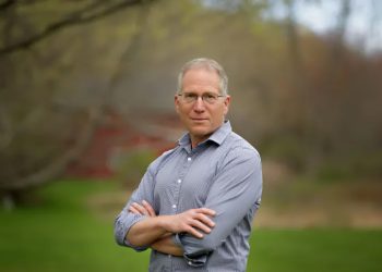 Mundo: Pesquisador americano é imune a carrapatos