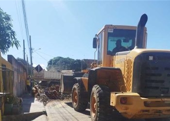 Itapemirim: Mutirão de limpeza retira cerca de 200 toneladas por dia de entulho no litoral