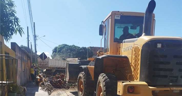 Itapemirim: Mutirão de limpeza retira cerca de 200 toneladas por dia de entulho no litoral