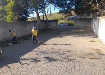 Itapemirim: Prefeitura realiza roçada de espaços públicos em Candéus