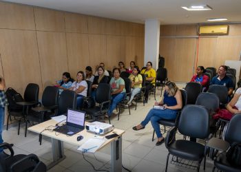 Marataízes: Saúde capacita equipe para coleta do teste do pezinho