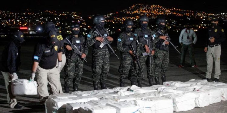 Mundo: Mercado de cocaína cresce conforme o tráfico de metanfetamina se espalha