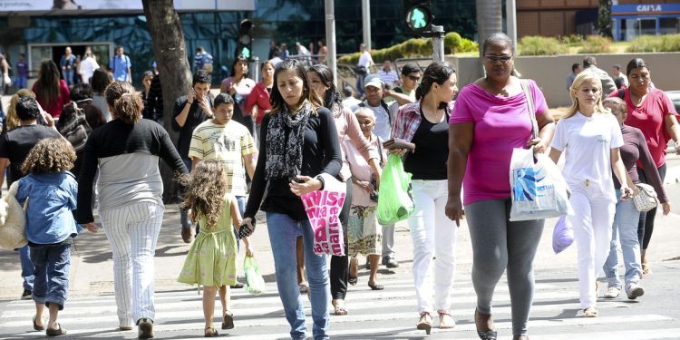 Brasil: População com mais de 65 anos sobe para 10,5% em 2022