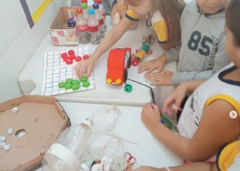 Rio Novo: Brinquedos feitos de sucata viram exposição em escola infantil