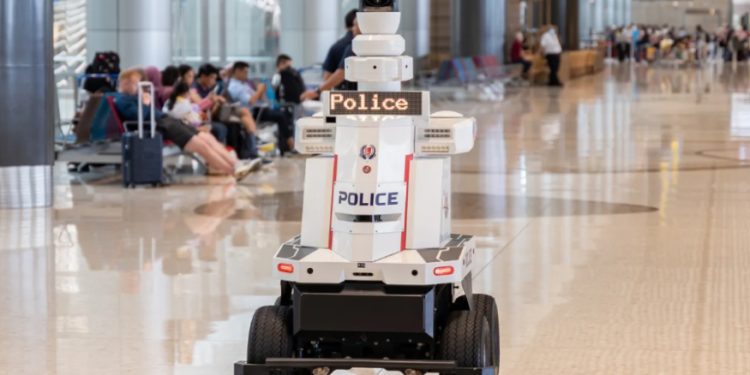 Mundo: Robôs com mais de 2 metros de altura integram força policial em aeroporto de Singapura