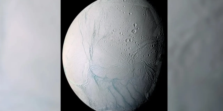 Mundo: Elemento fundamental à vida é encontrado em lua de Saturno