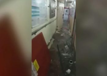 Mundo: Água invade corredores de navio de cruzeiro castigado por temporal