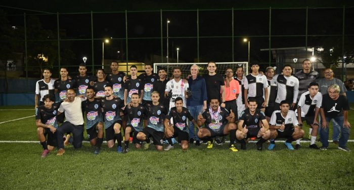 Vitória: Comunidade de Ilha de Santa Maria recebe campo reformado