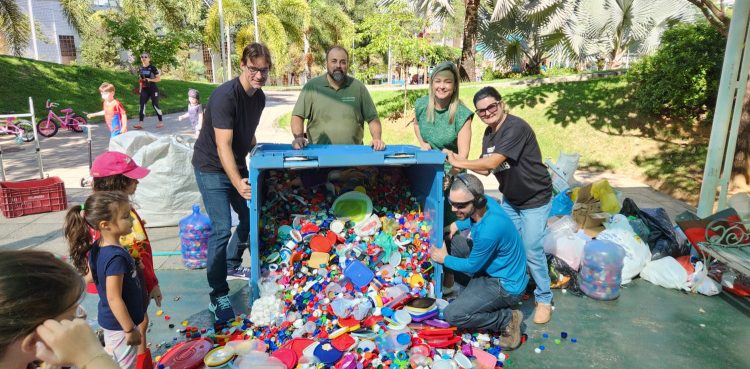 Vitória: Doe tampinhas plásticas, incentive a reciclagem e colabore com a causa animal