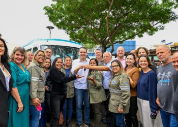Saúde e dignidade: pacientes de Vitória terão mais nove vans para transporte