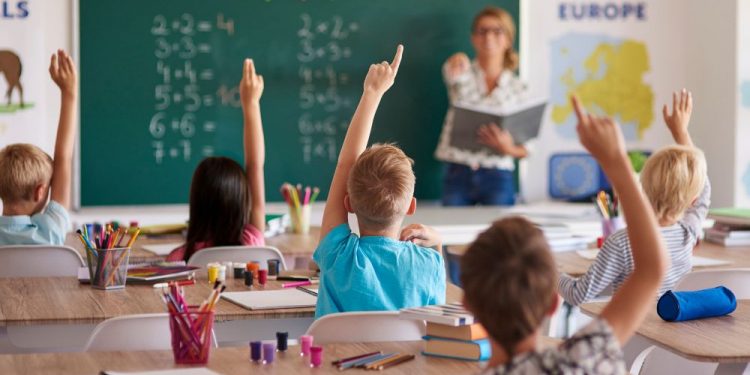 Brasil: Número de crianças entre 4 e 5 anos matriculadas na escola caiu após a pandemia