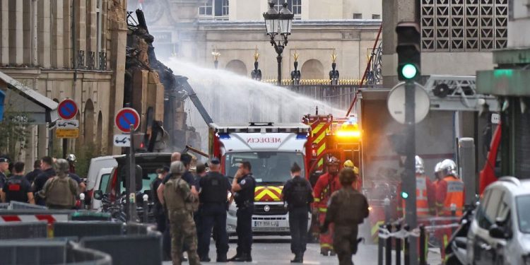 Mundo: Explosão de gás em Paris destrói parte de edifício  e deixa ao menos 16 feridos