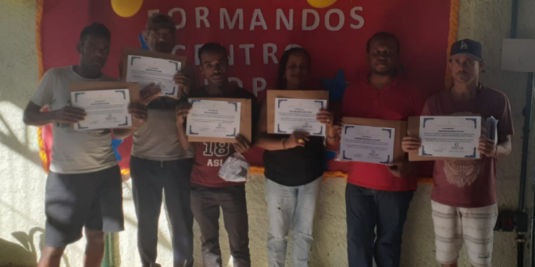 Cariacica: Pessoas em situação de rua concluem cursos oferecidos pela Assistência Social