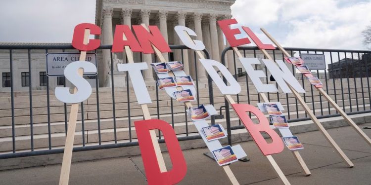 Mundo: EUA perdoa US$ 39 bilhões em dívidas estudantis