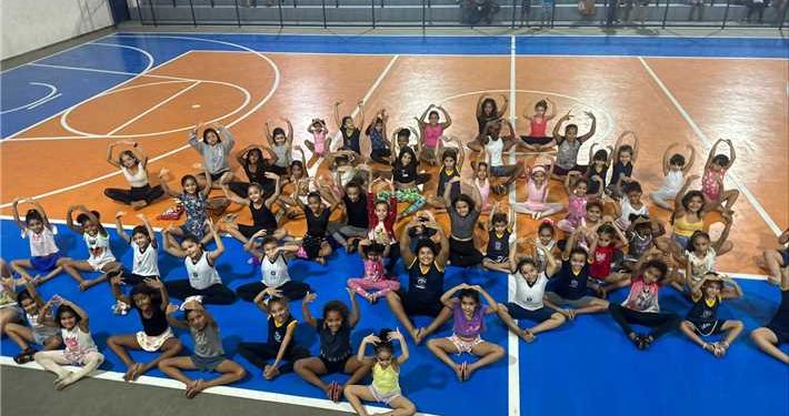 Itapemirim: Projeto Viva Esporte leva balé para cem crianças de Campo Acima