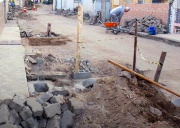 Piúma: Prefeitura faz obras de drenagem em ruas de Itaputanga e Piuminas