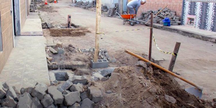 Piúma: Prefeitura faz obras de drenagem em ruas de Itaputanga e Piuminas