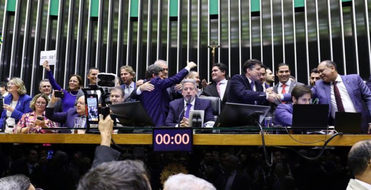 Brasil: Câmara aprova reforma tributária em 2º turno
