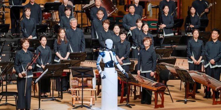 Mundo: Robô atua como maestro de orquestra em Seul