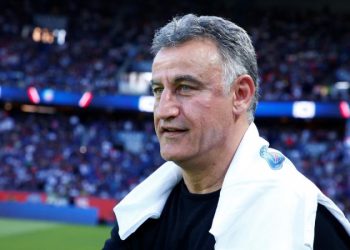 Mundo: Técnico do PSG e seu filho são presos por suspeita de racismo