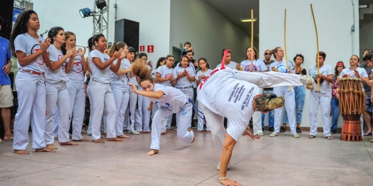 Vitória: Mucane anuncia 140 vagas em oficinas de capoeira e percussão