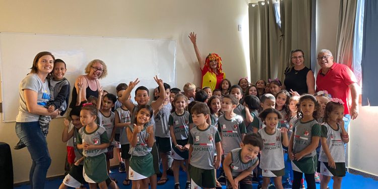 Anchieta: Prefeitura ensina turismo a alunos de Iriri de forma lúdica
