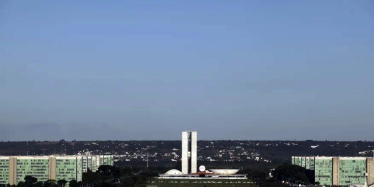 Brasil: Governo publica medida provisória para taxar fundos de super-ricos