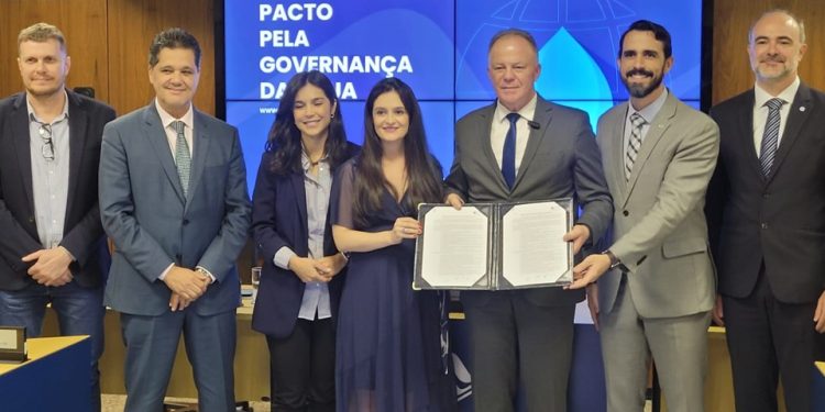 Estado: Governador Casagrande assina pacto pela governança da água no Espírito Santo