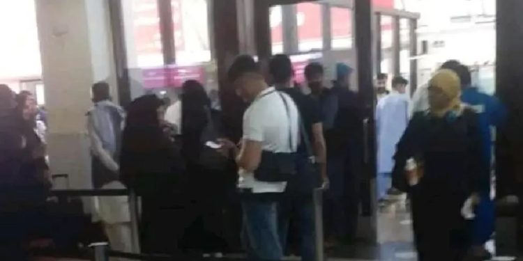 Mundo: Talibã impede estudantes afegãs de deixar o país para estudar em Dubai